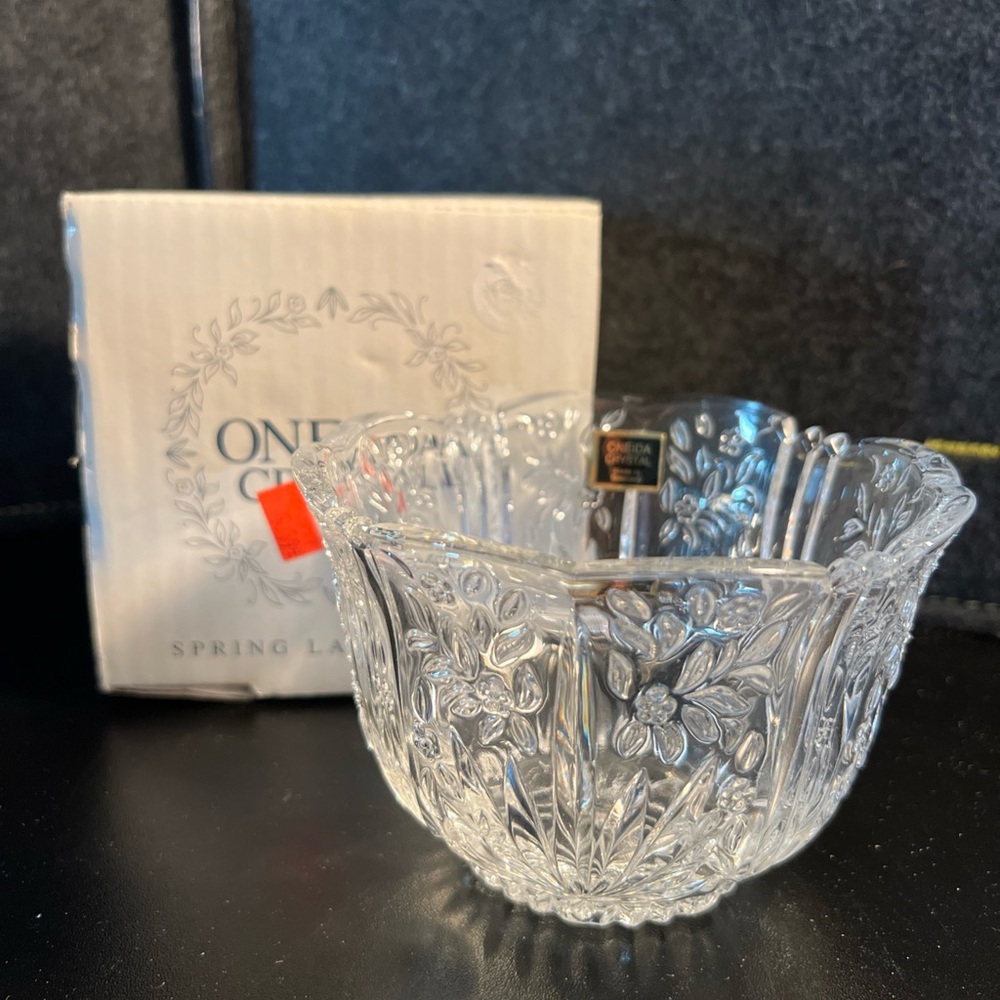 NIB Vintage Oneida crystal bowl‎ - "Spring Lace"  5" Bowl 1996 Made in Germany